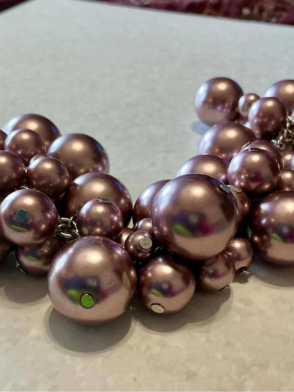 Vintage Pearlescent Mauve Chunky Bead Bracelet Charm Cha Cha Dangle MCM SZ 6.75 - Picture 2 of 8